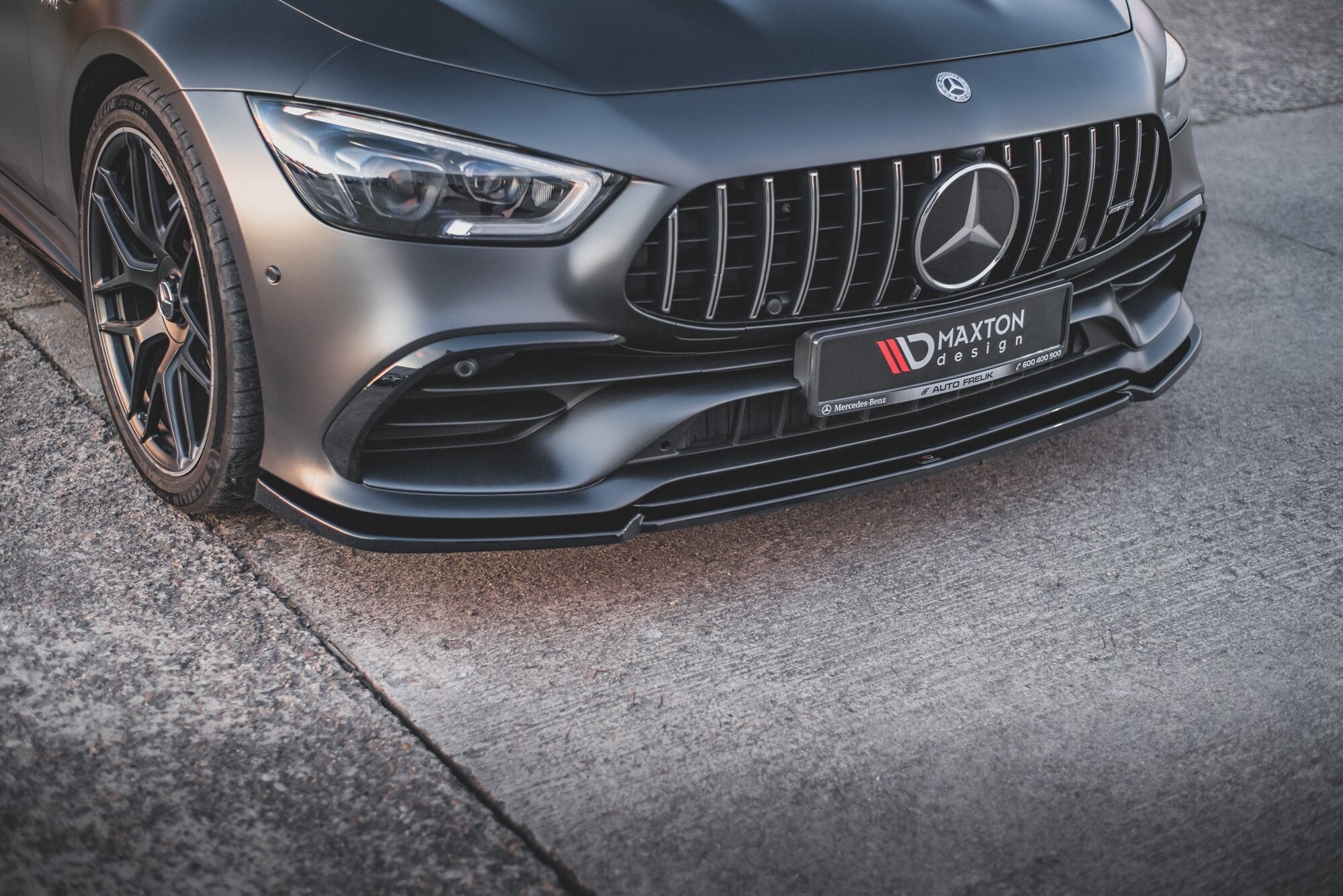 Maxton Design Front Ansatz V.2 für Mercedes-AMG GT 53 4-Door Coupe schwarz Hochglanz