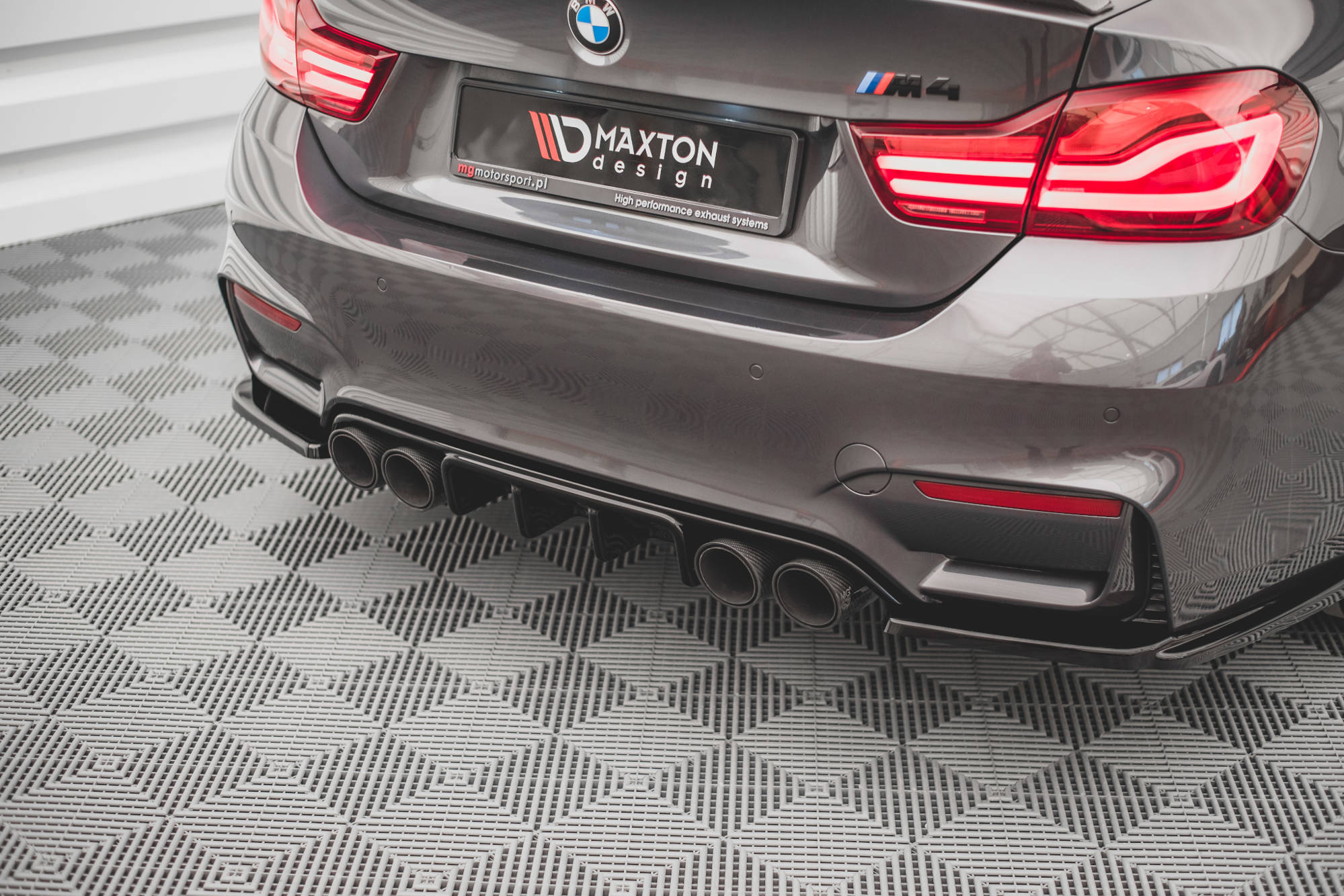 Maxton Design Diffusor Heck Ansatz für BMW M4 F82 schwarz Hochglanz