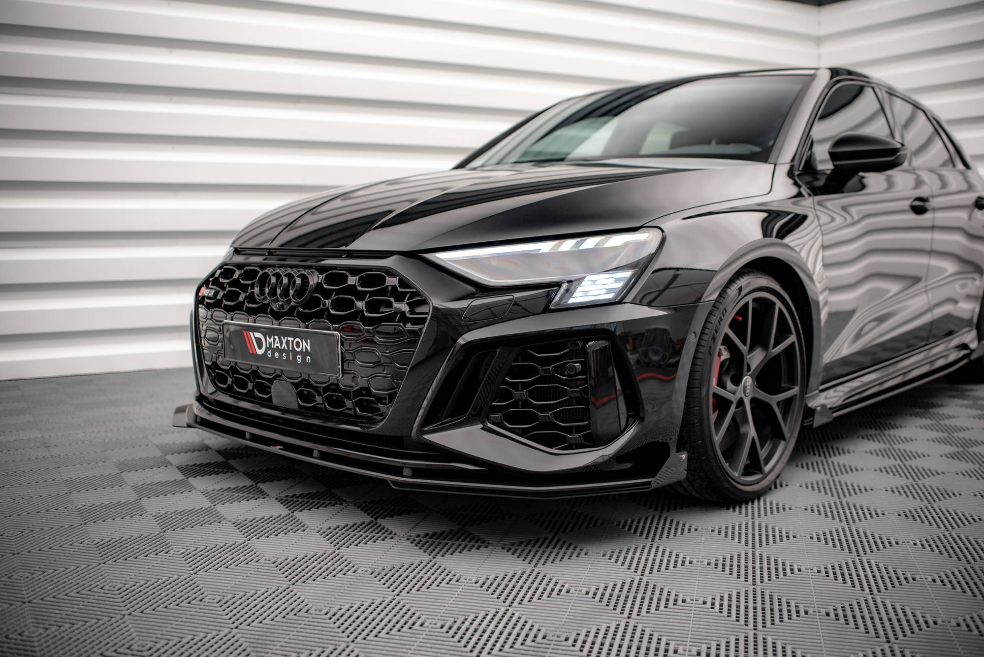 Maxton Design Street Pro Front Ansatz für +Flaps für V.1 + Flaps Audi RS3 8Y schwarz Hochglanz