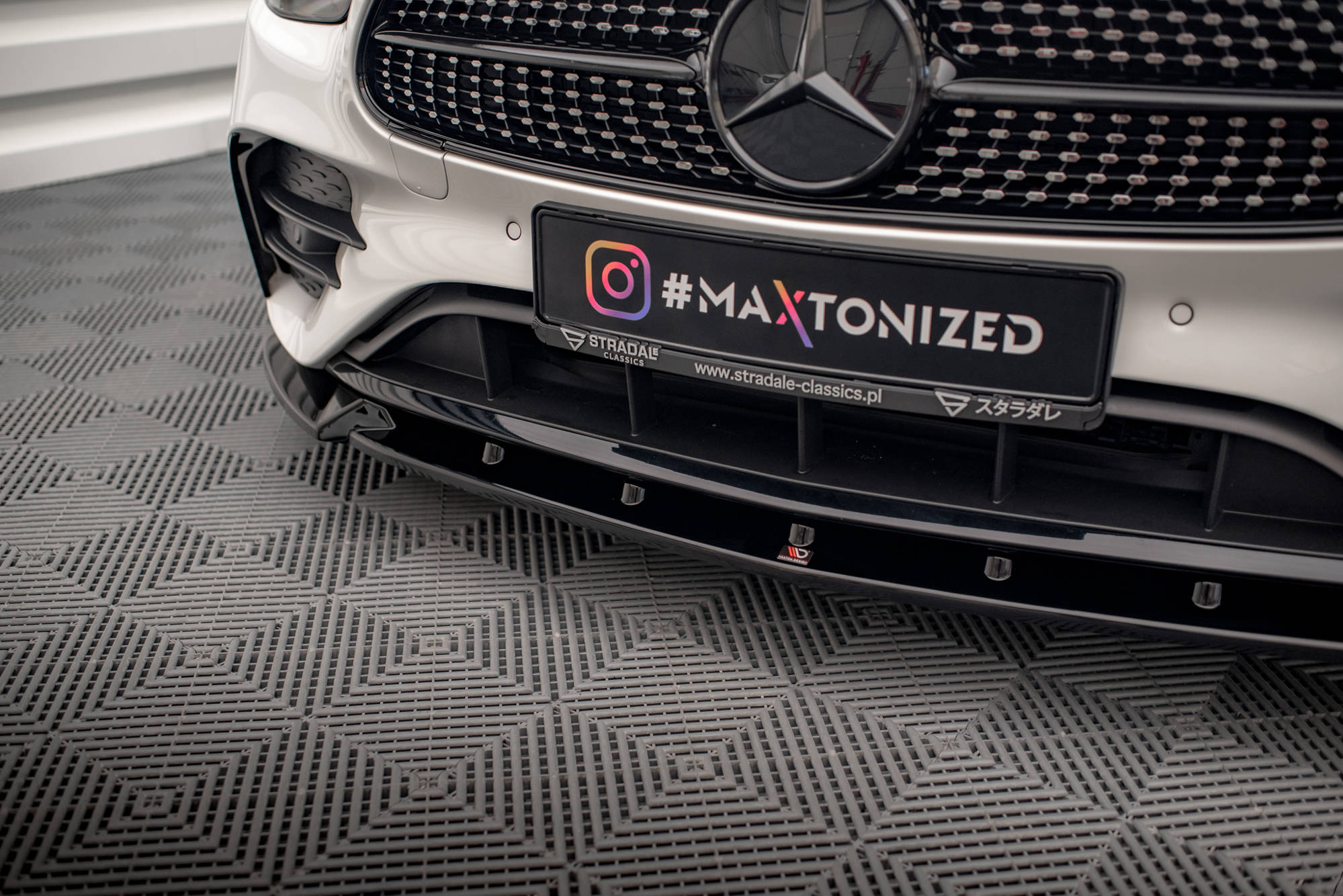 Maxton Design Front Ansatz V.2 für Mercedes-Benz E AMG-Line W213 Facelift schwarz Hochglanz