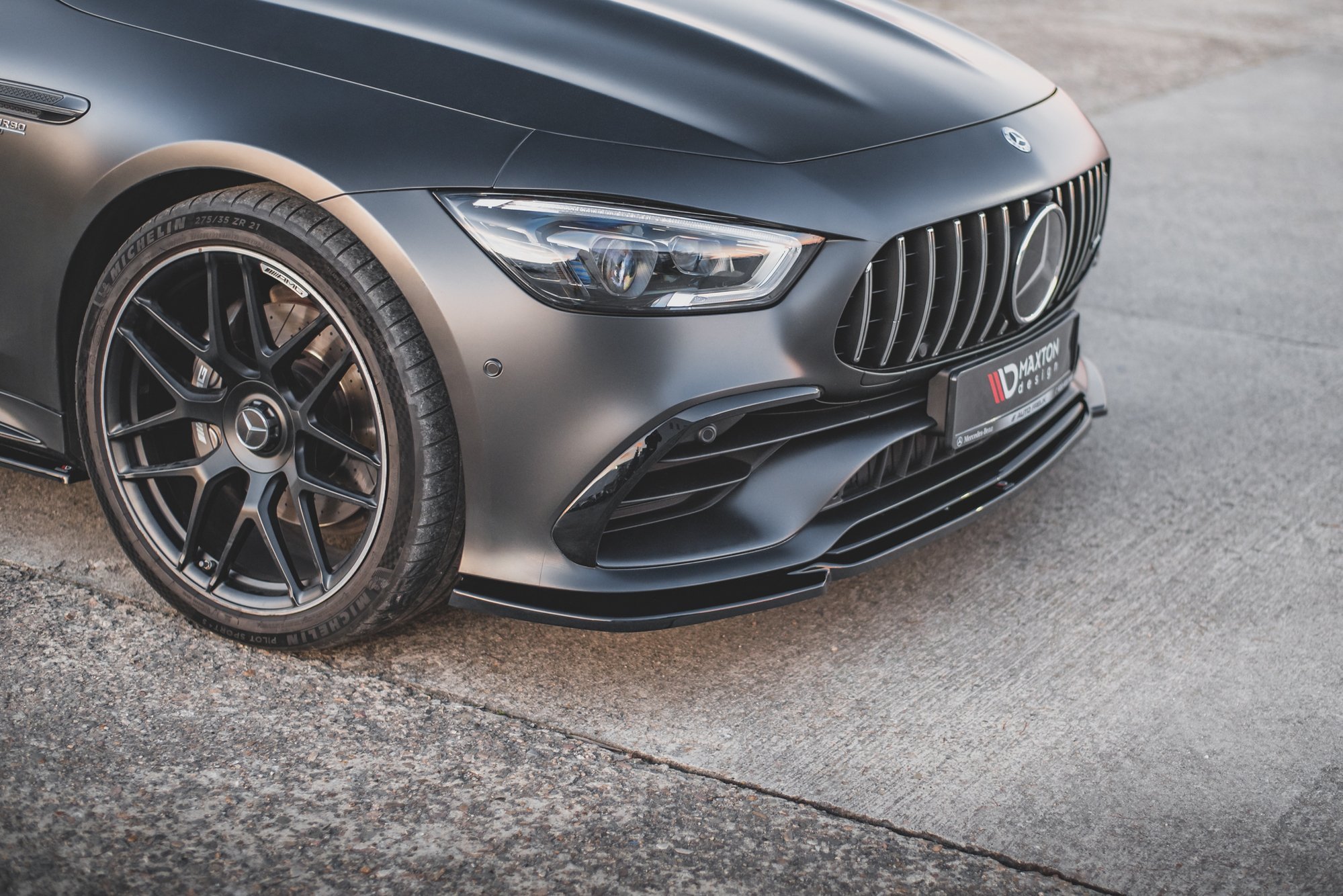 Maxton Design Front Ansatz V.1 für Mercedes-AMG GT 53 4-Door Coupe schwarz Hochglanz